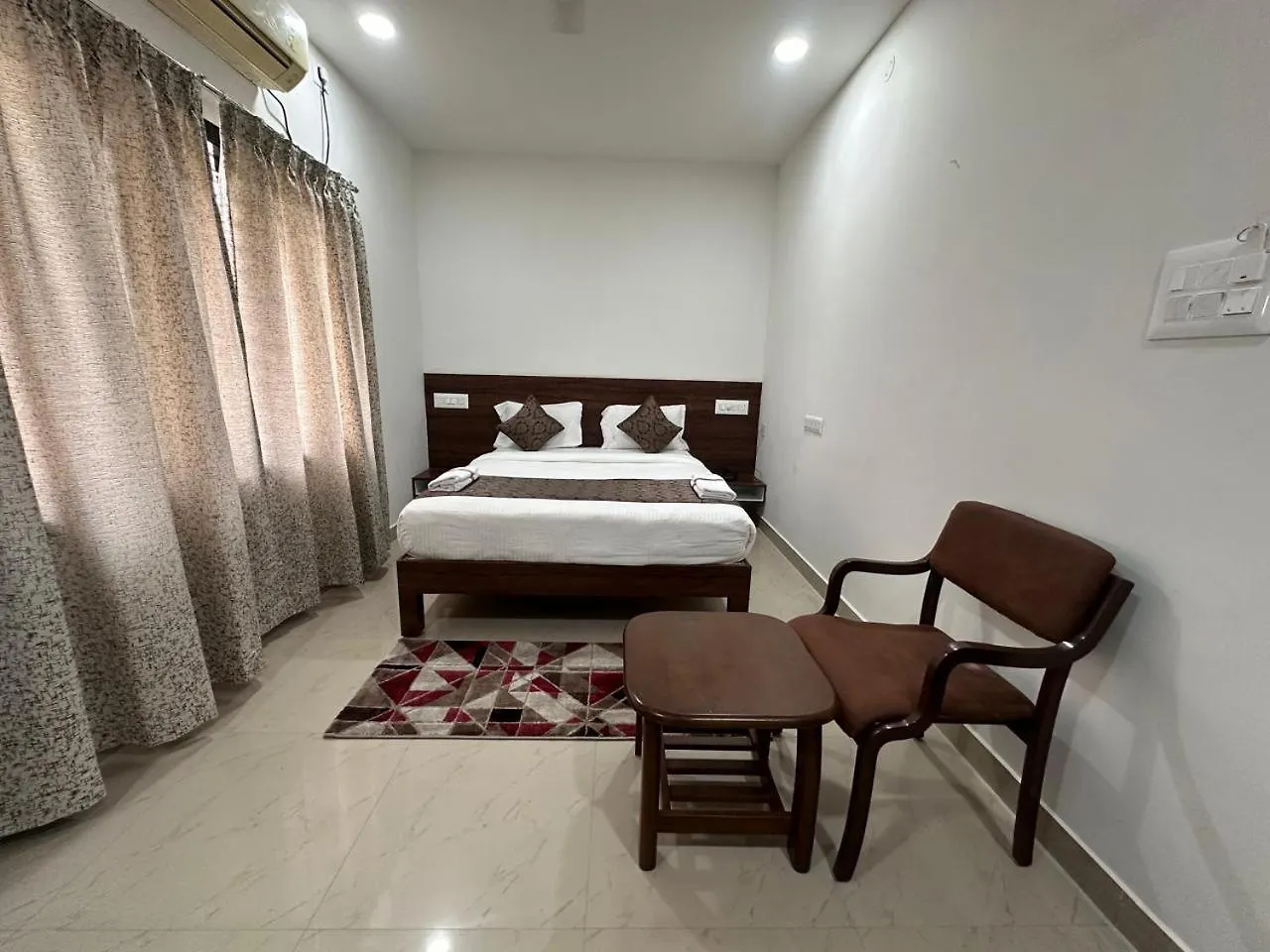 Hotel Queens Comfort 마이소르
