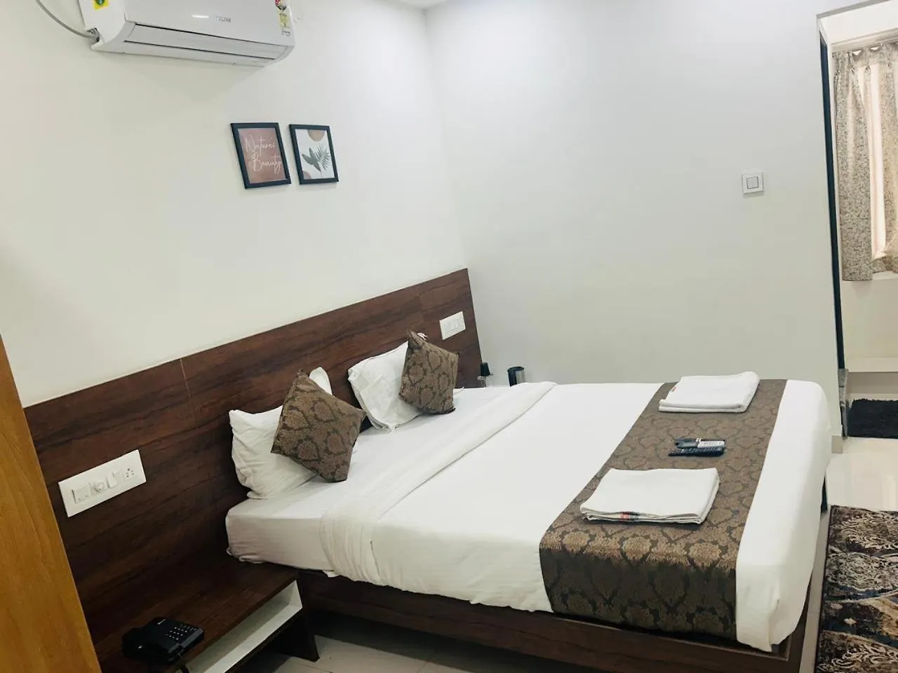 Lodge Hotel Queens Comfort Mysore India