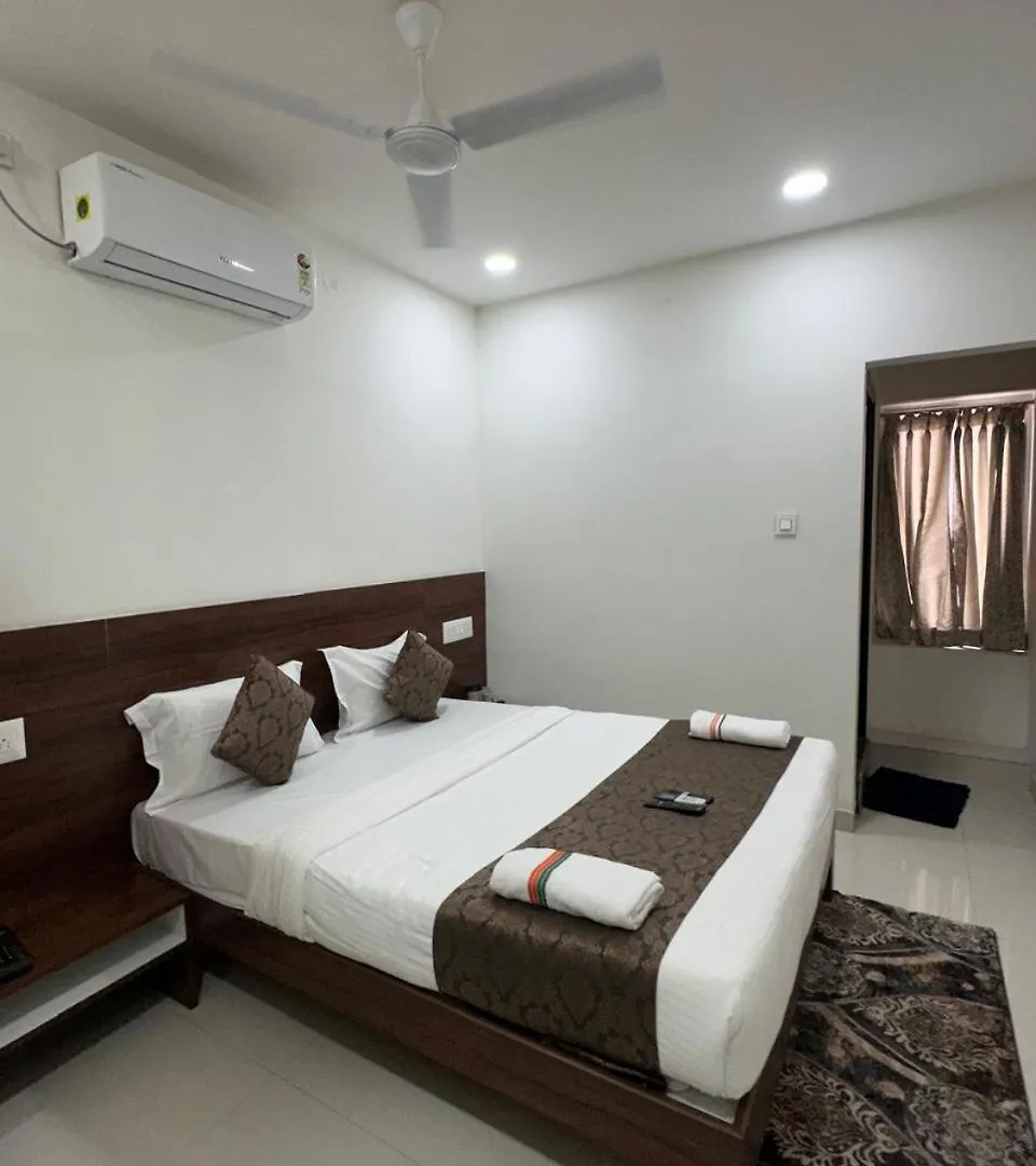 Lodge Hotel Queens Comfort Mysore