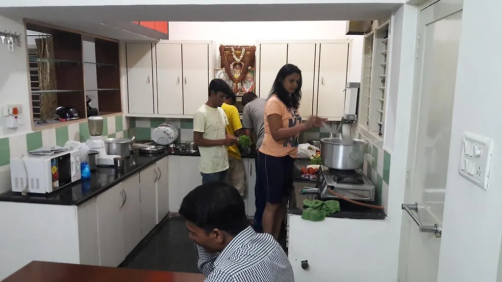 Hotel Queens Comfort Mysore Lodge