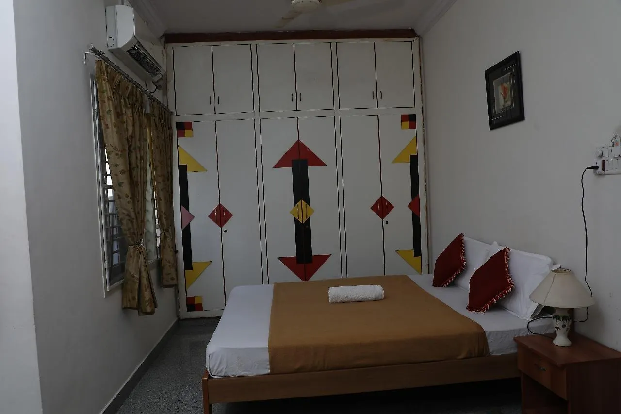 Hotel Queens Comfort Mysore Lodge