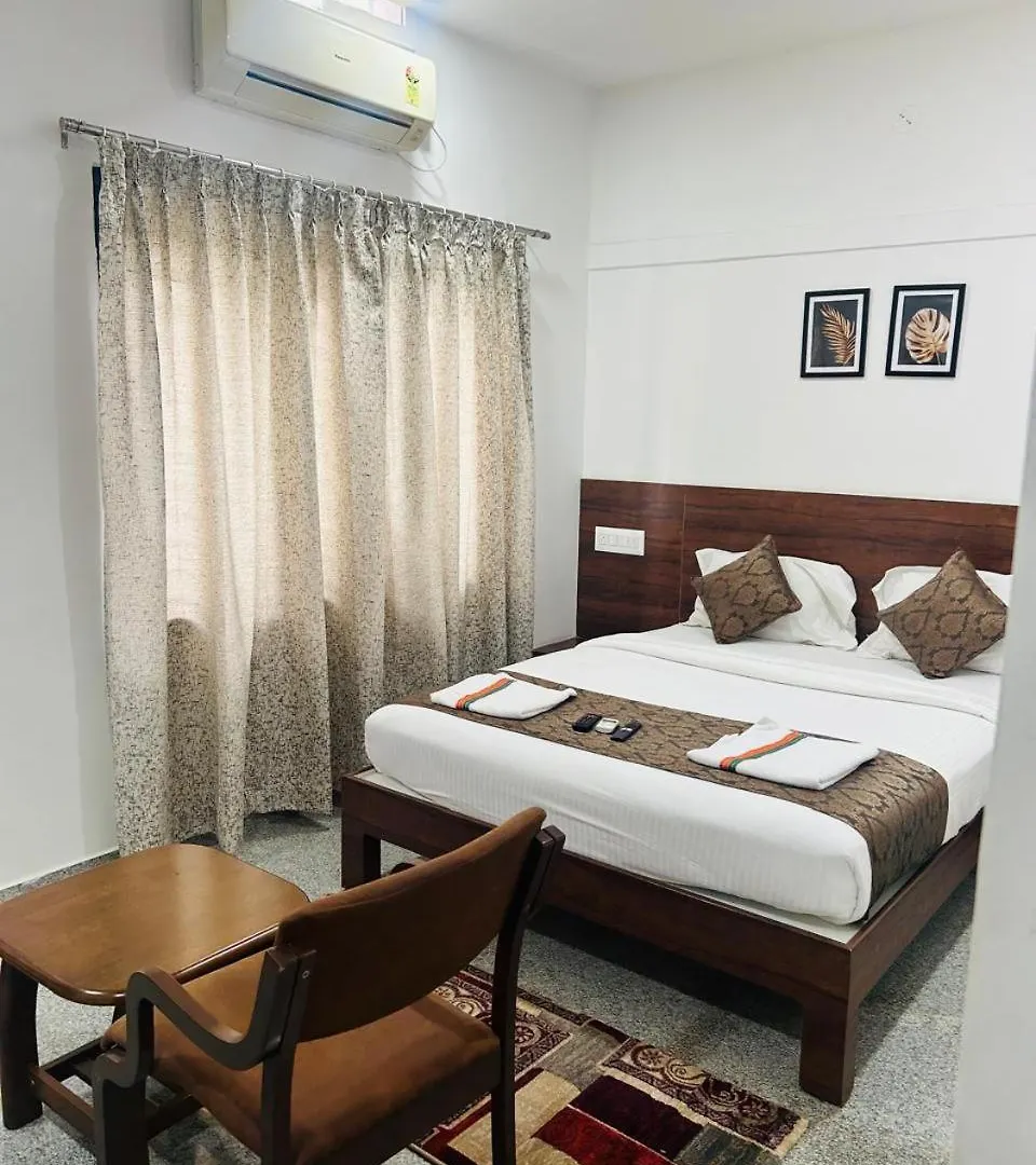 Hotel Queens Comfort Mysore Lodge