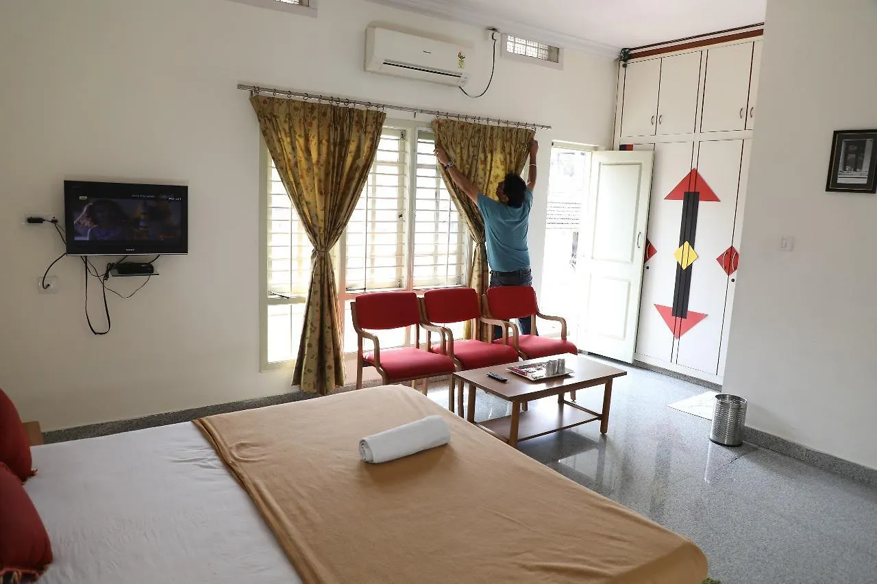 Hotel Queens Comfort Mysore Lodge